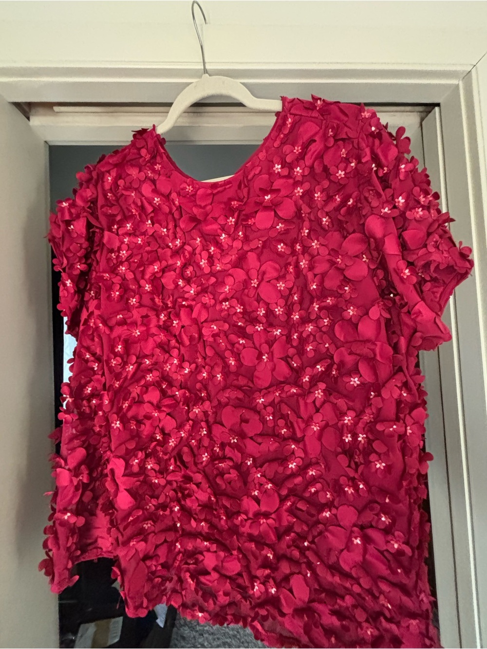 Women’s Pink Floral Appliqué Short Sleeve Top